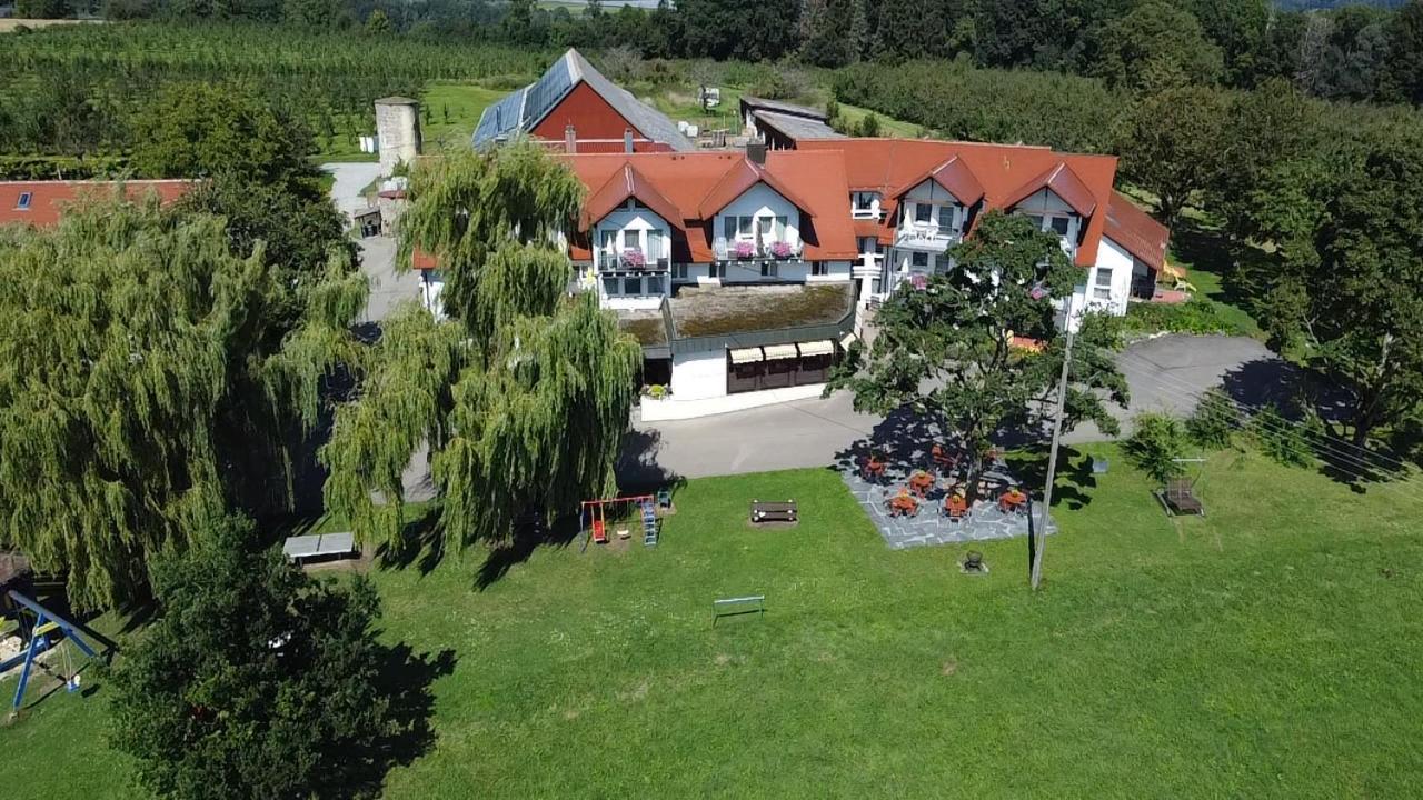 Landhotel Schellenberg ユーバーリンゲン エクステリア 写真