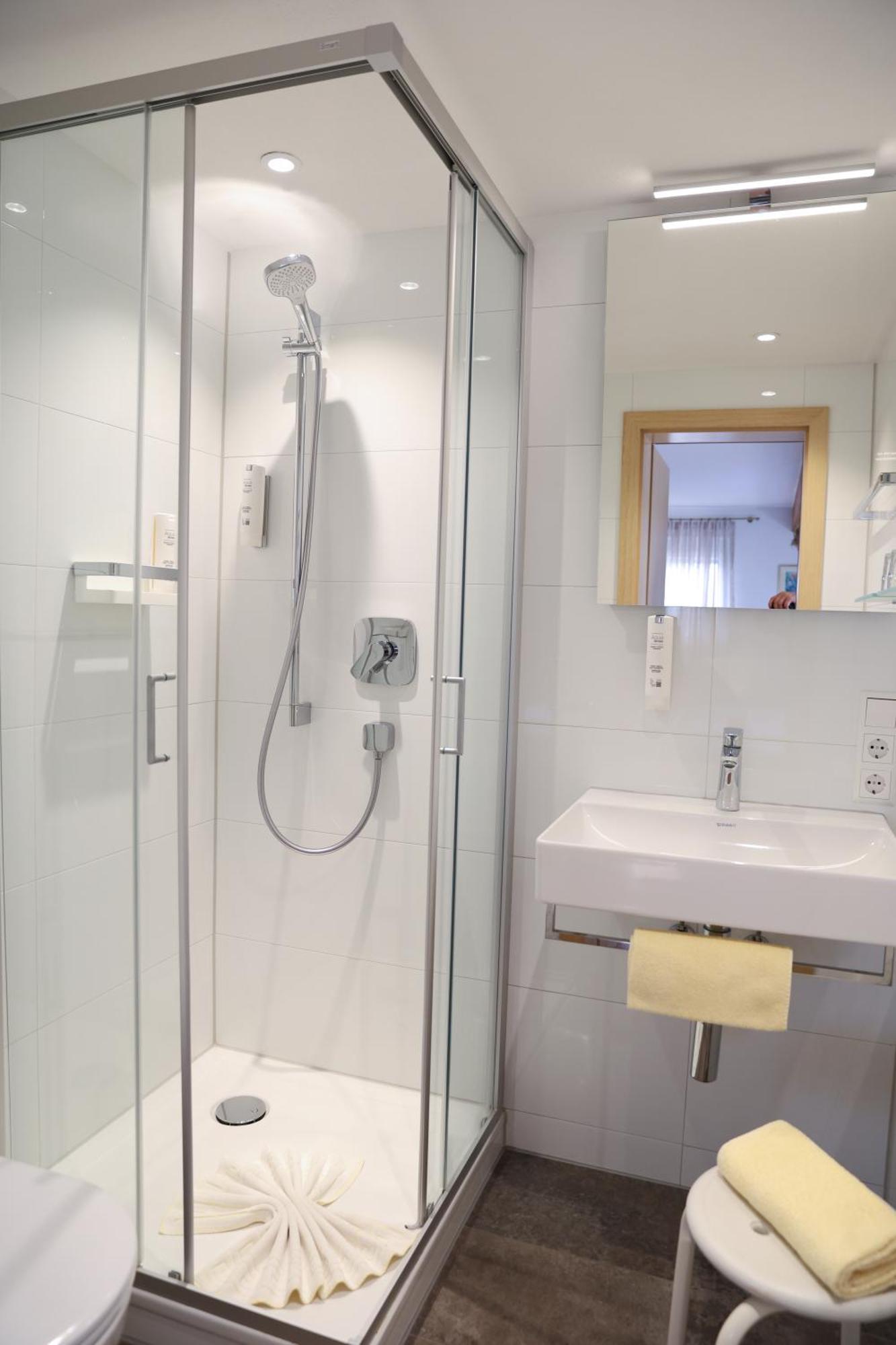Landhotel Schellenberg ユーバーリンゲン エクステリア 写真