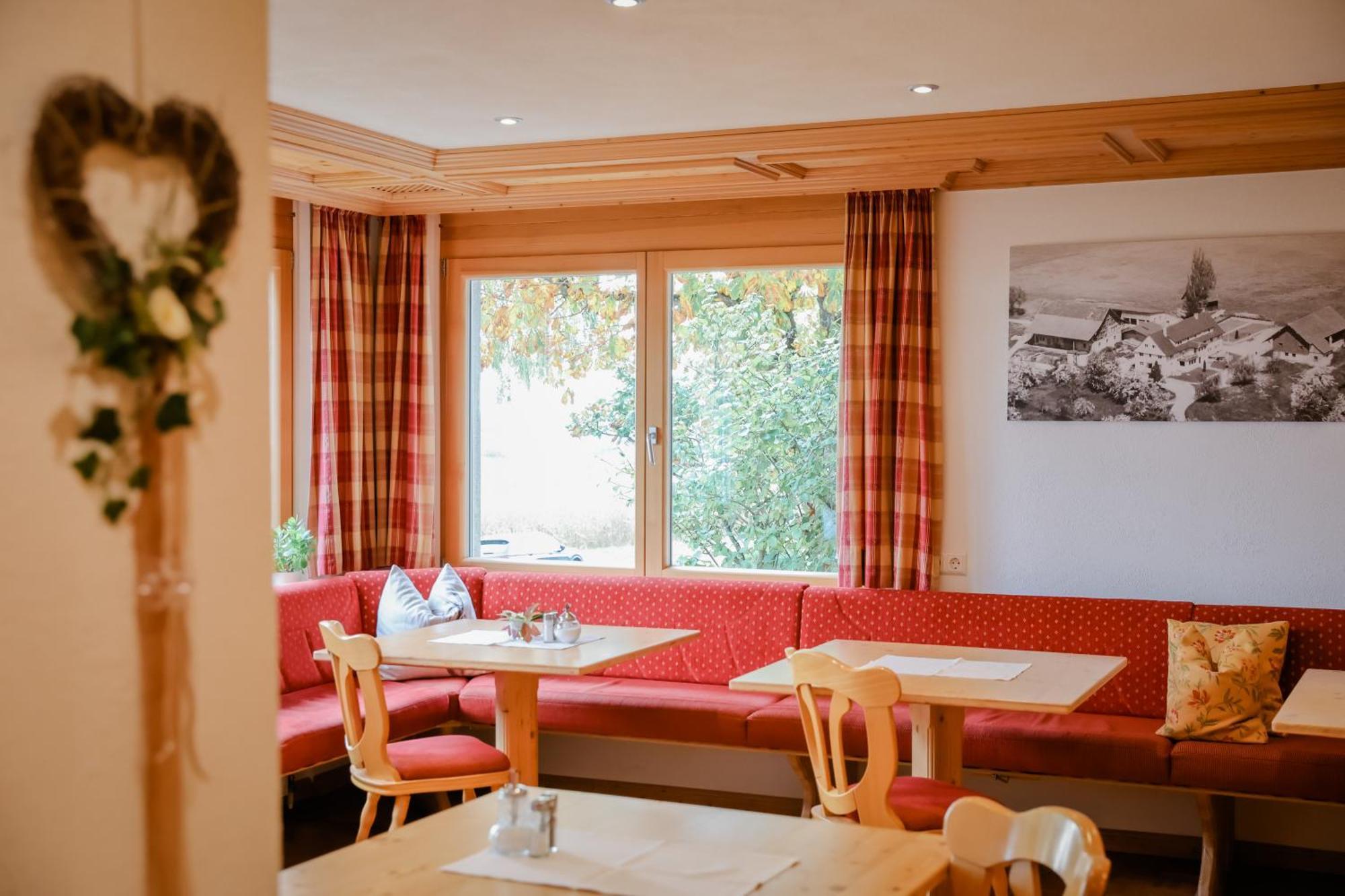 Landhotel Schellenberg ユーバーリンゲン エクステリア 写真