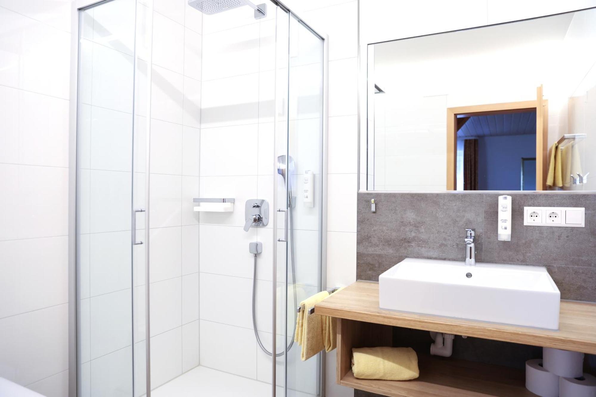 Landhotel Schellenberg ユーバーリンゲン エクステリア 写真