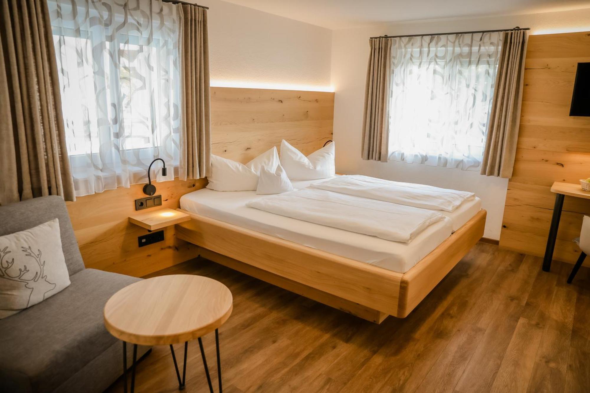 Landhotel Schellenberg ユーバーリンゲン エクステリア 写真