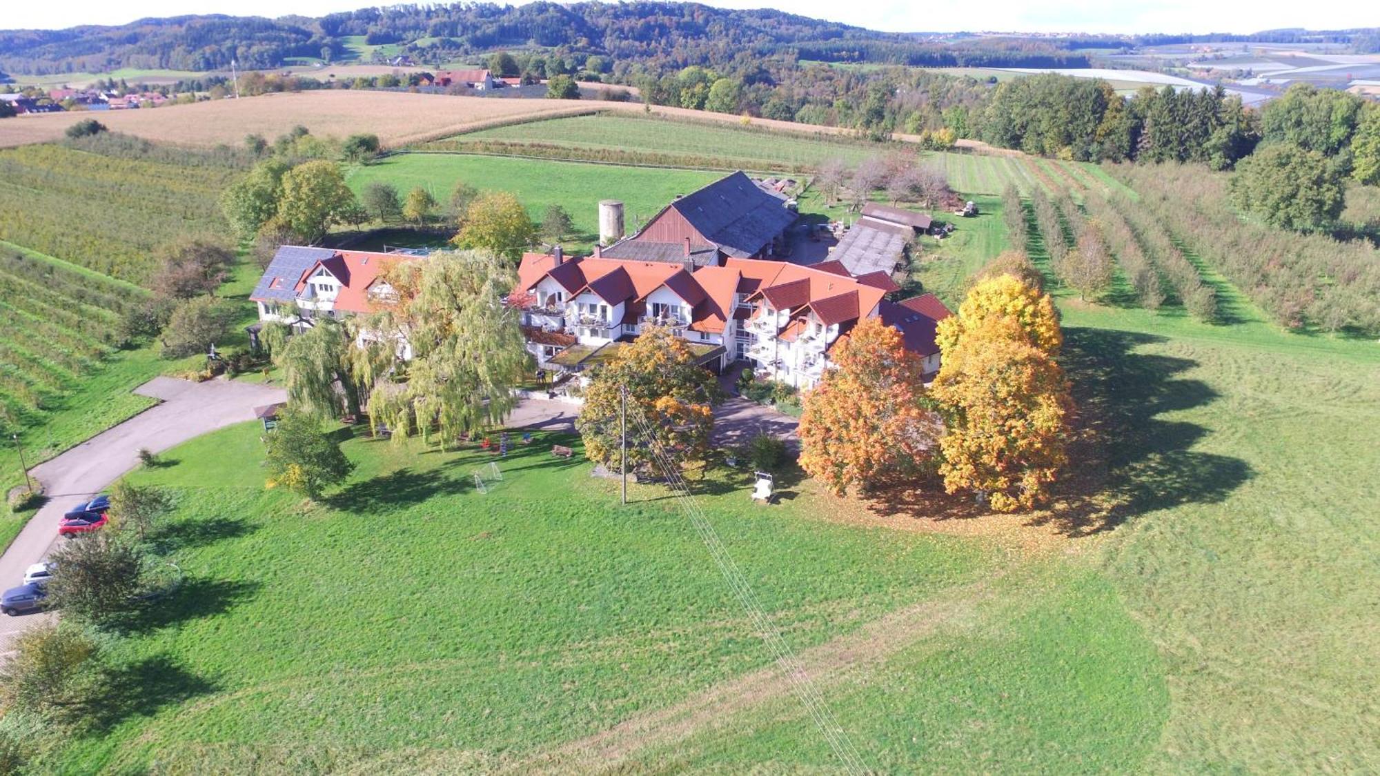 Landhotel Schellenberg ユーバーリンゲン エクステリア 写真