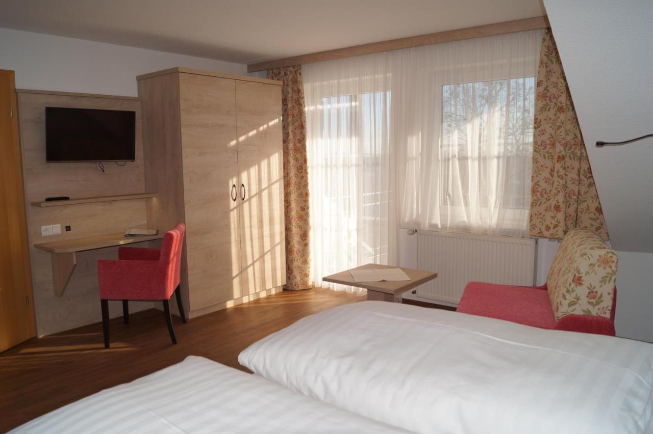Landhotel Schellenberg ユーバーリンゲン エクステリア 写真