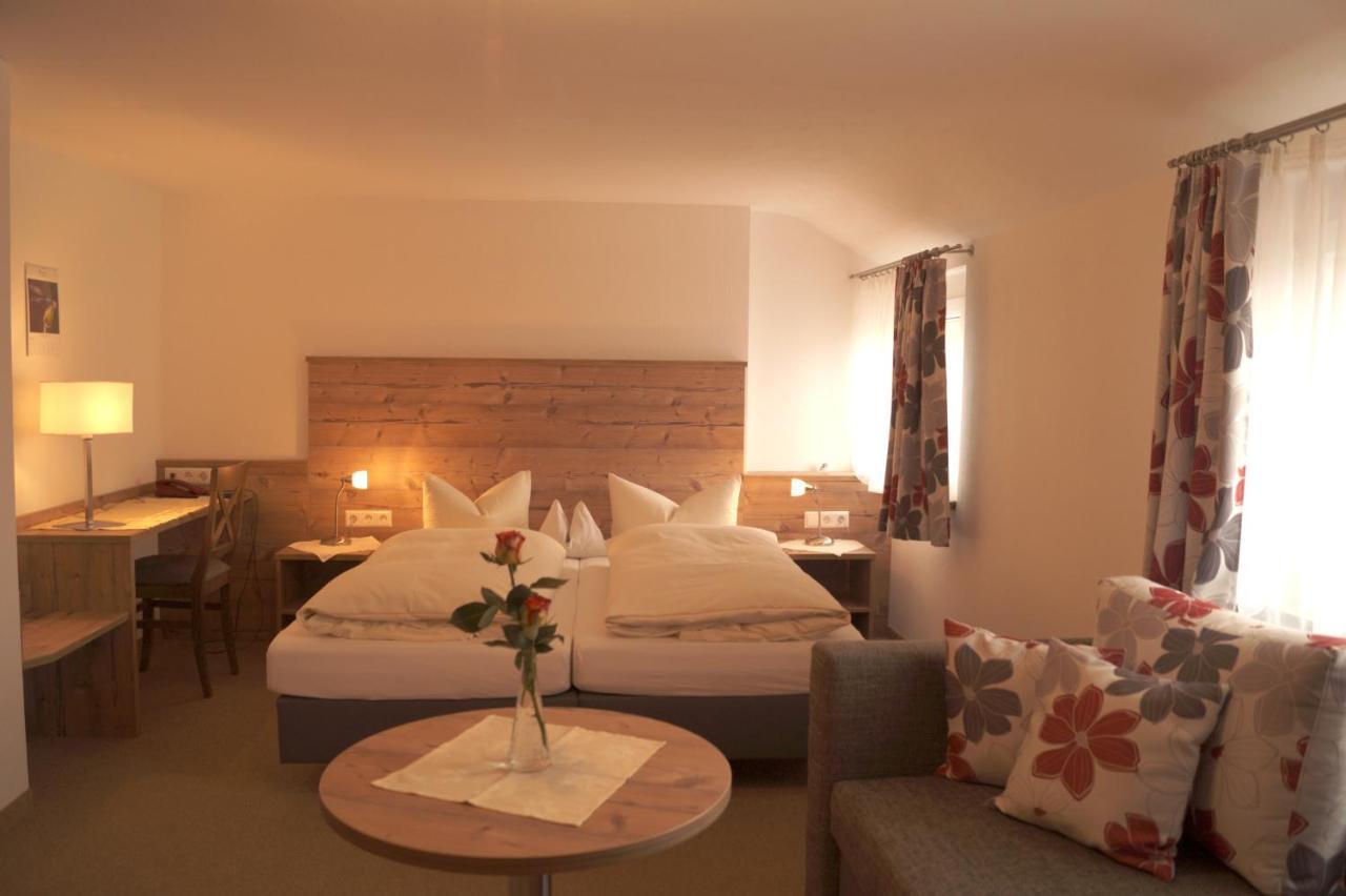 Landhotel Schellenberg ユーバーリンゲン エクステリア 写真