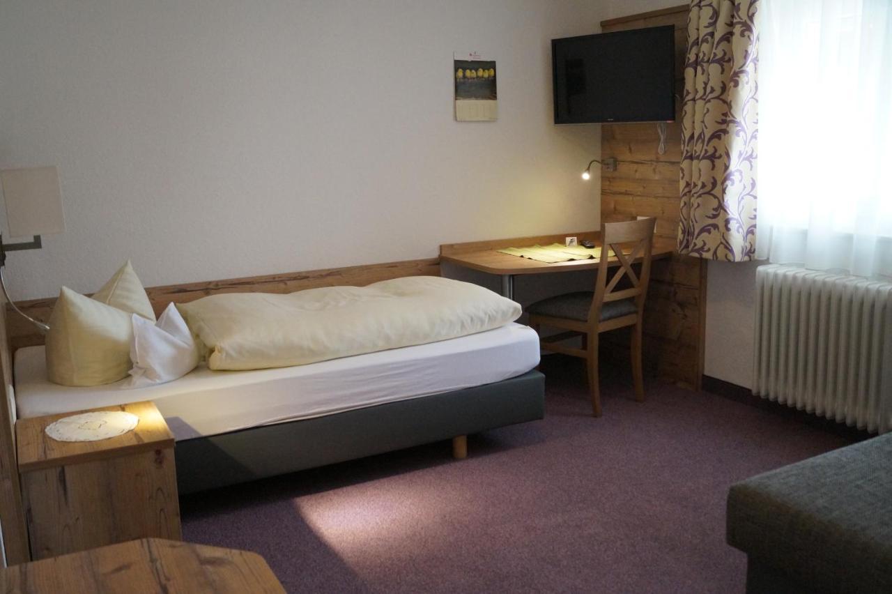 Landhotel Schellenberg ユーバーリンゲン エクステリア 写真