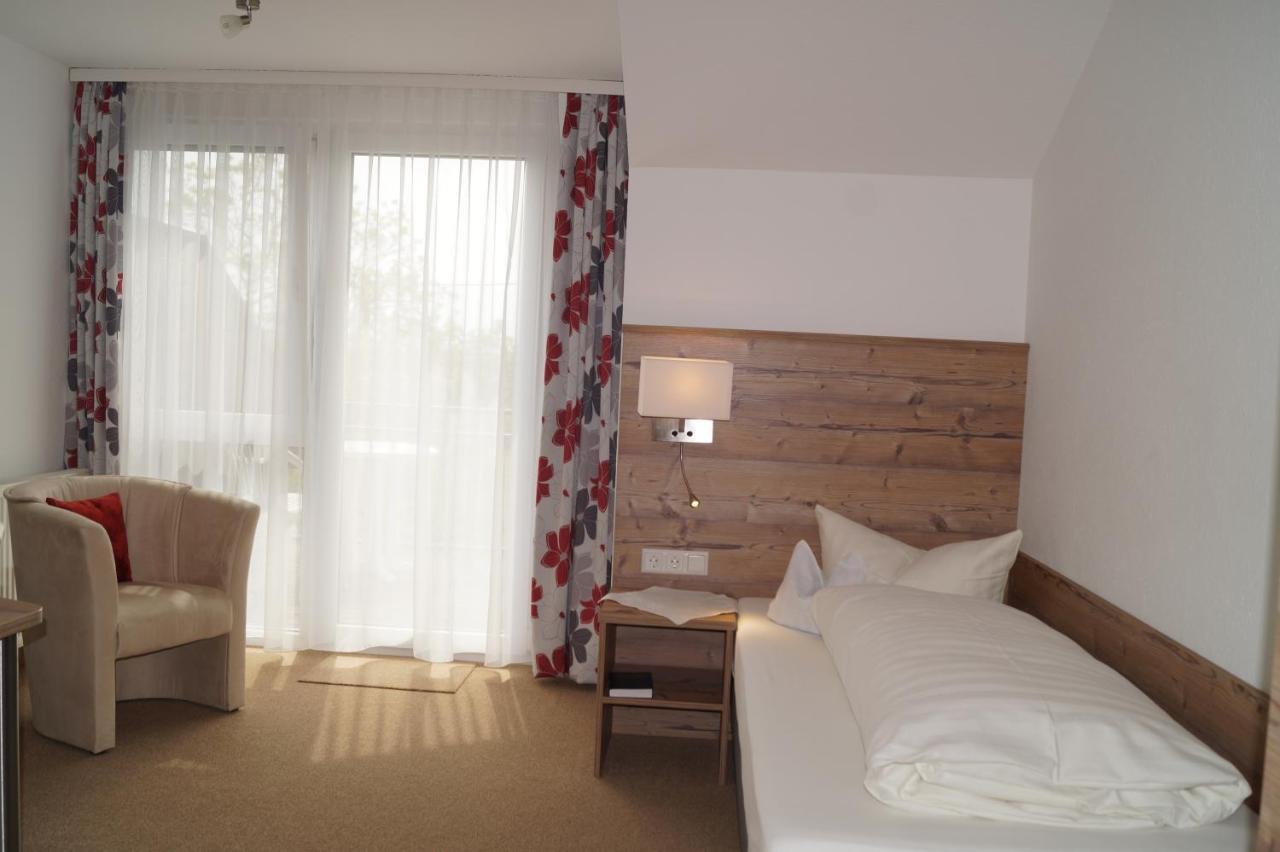 Landhotel Schellenberg ユーバーリンゲン エクステリア 写真